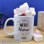 Mug "Merci Maîtresse" floral et ses guimauves coeurs x10 - cadeau personnalisable