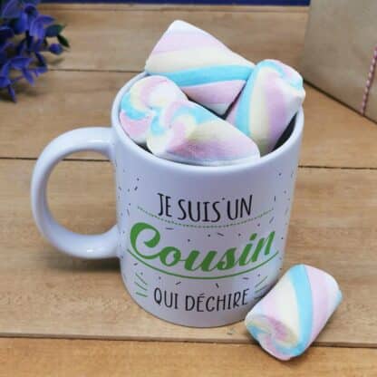 Mug "Je suis un cousin qui déchire" et ses guimauves torsade x5 - cadeau personnalisable – Image 2