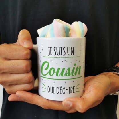 Mug "Je suis un cousin qui déchire" et ses guimauves torsade x5 - cadeau personnalisable – Image 3